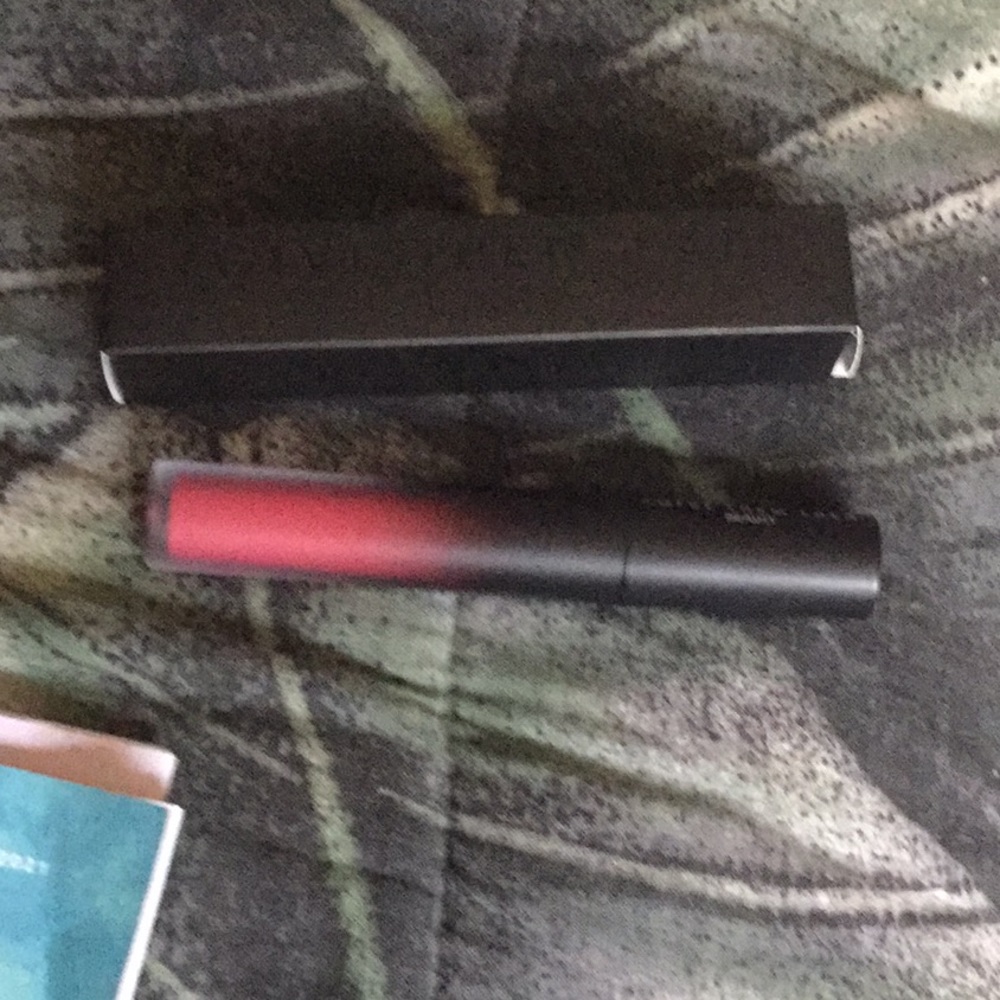 Give Them LaLaBeauty Cream Lipstick in Icon